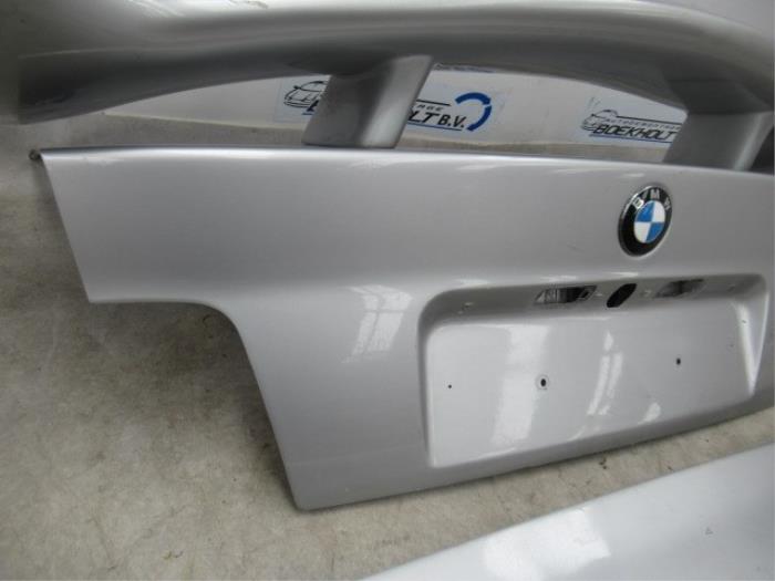Jupe arrière d'un BMW 3 serie (E36/4) 320i 24V 1991