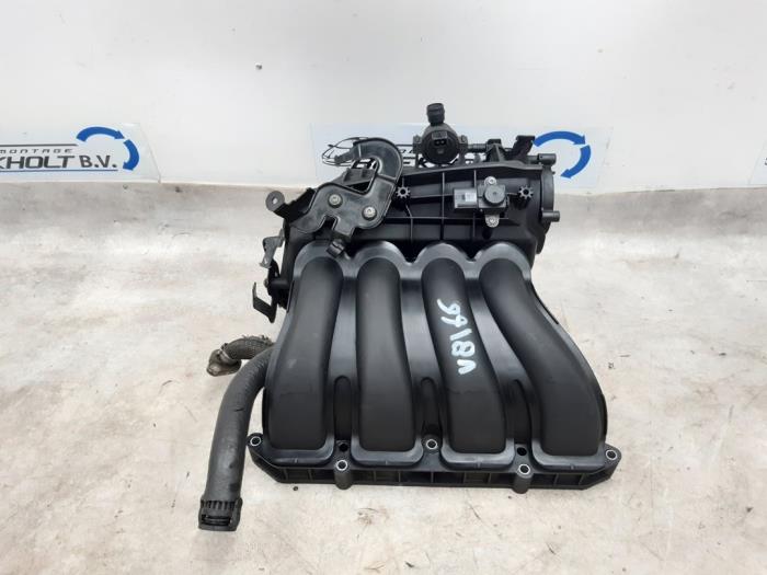Intake manifold from a BMW 3 serie Touring (E91) 318i 16V 2008