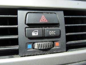 Usados Interruptor cierre centralizado BMW 3 serie Touring (E91) 318i 16V Precio de solicitud ofrecido por Boekholt autodemontage B.V