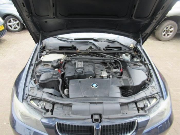 Amortyzator gazowy pokrywy silnika prawy z BMW 3 serie Touring (E91) 318i 16V 2008