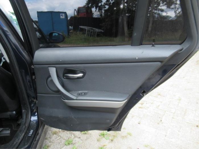 Tapicerka drzwi prawych tylnych wersja 4-drzwiowa z BMW 3 serie Touring (E91) 318i 16V 2008