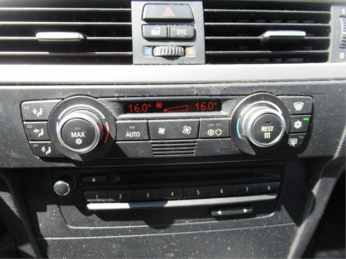 Radio/Lecteur CD d'un BMW 3 serie Touring (E91) 318i 16V 2008