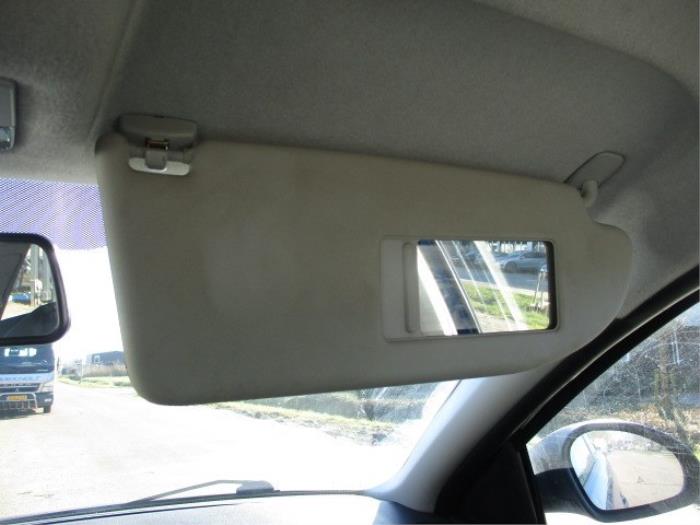 Sonnenblende van een Seat Ibiza III (6L1) 1.4 16V 75 2003