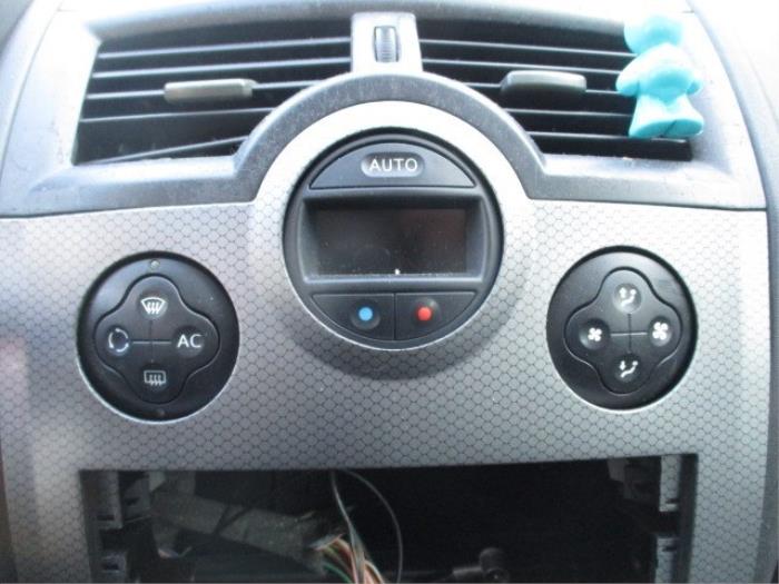 Climatronic panel from a Renault Megane II (BM/CM) 1.4 16V 98 2004