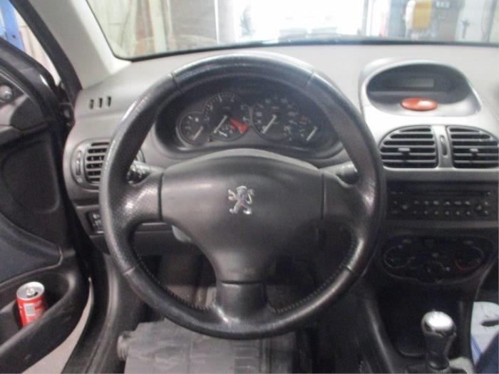 Airbag izquierda (volante) de un Peugeot 206 (2A/C/H/J/S) 1.4 XR,XS,XT,Gentry 2002