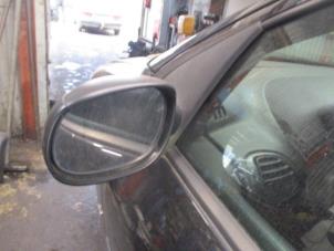 Gebrauchte Außenspiegel links Peugeot 206 (2A/C/H/J/S) 1.4 XR,XS,XT,Gentry Preis € 35,00 Margenregelung angeboten von Boekholt autodemontage B.V