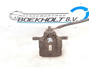 Używane Zacisk hamulcowy prawy tyl Hyundai H-300 2.5 CRDi Cena € 35,00 Procedura marży oferowane przez Boekholt autodemontage B.V