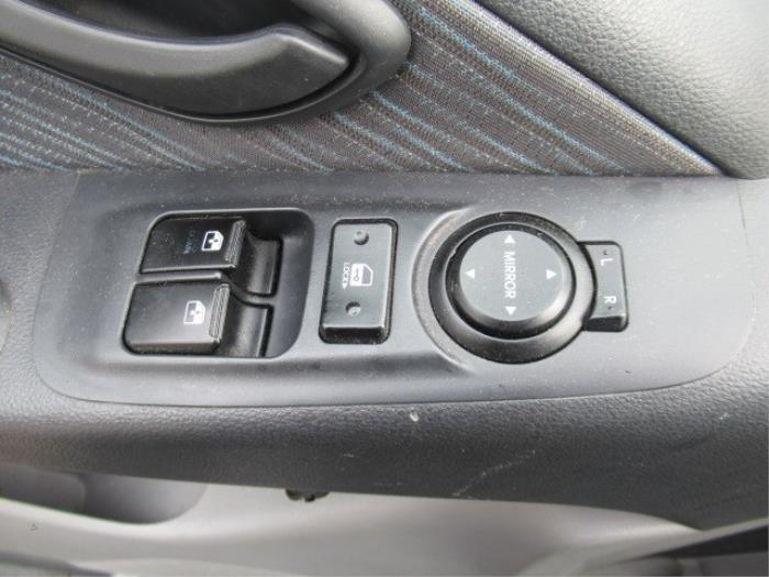 Interruptor de ventanilla eléctrica de un Hyundai H-300 2.5 CRDi 2009