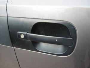 Usados Manija de puerta de 2 puertas derecha Hyundai H-300 2.5 CRDi Precio € 39,00 Norma de margen ofrecido por Boekholt autodemontage B.V