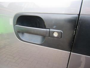 Używane Uchwyt drzwi lewych wersja 2-drzwiowa Hyundai H-300 2.5 CRDi Cena € 20,00 Procedura marży oferowane przez Boekholt autodemontage B.V