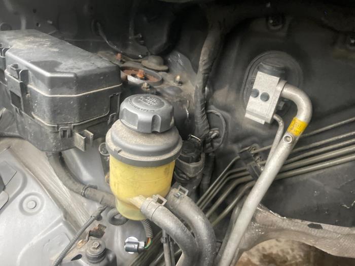 Begagnade Styrservotank Hyundai H-300 2.5 CRDi Pris € 30,00 Marginaltabell erbjuds av Boekholt autodemontage B.V