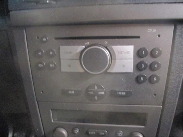 Reproductor de CD y radio de un Opel Meriva 1.6 16V 2006