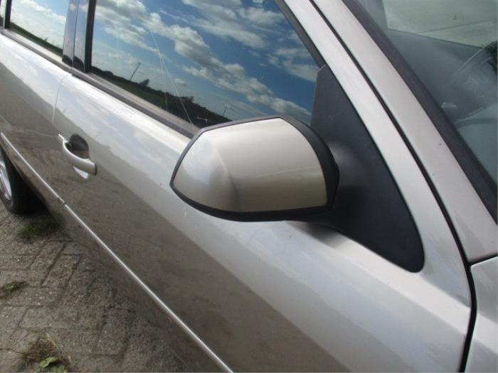Wing mirror, right from a Ford Mondeo III Wagon 1.8 16V 2003