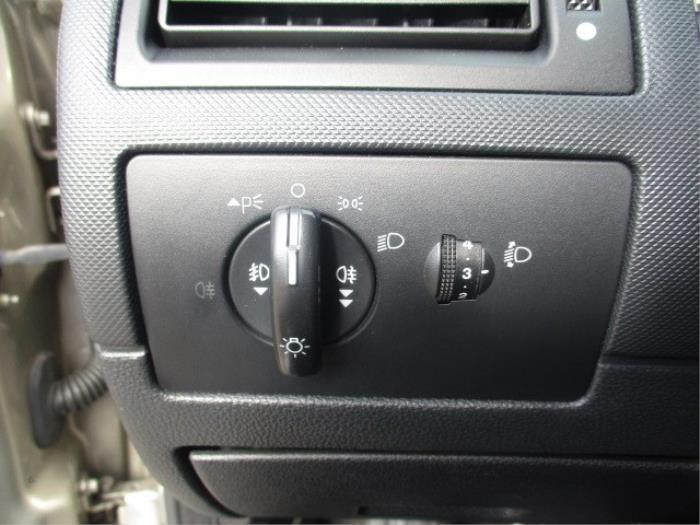 Licht Schalter van een Ford Mondeo III Wagon 1.8 16V 2003