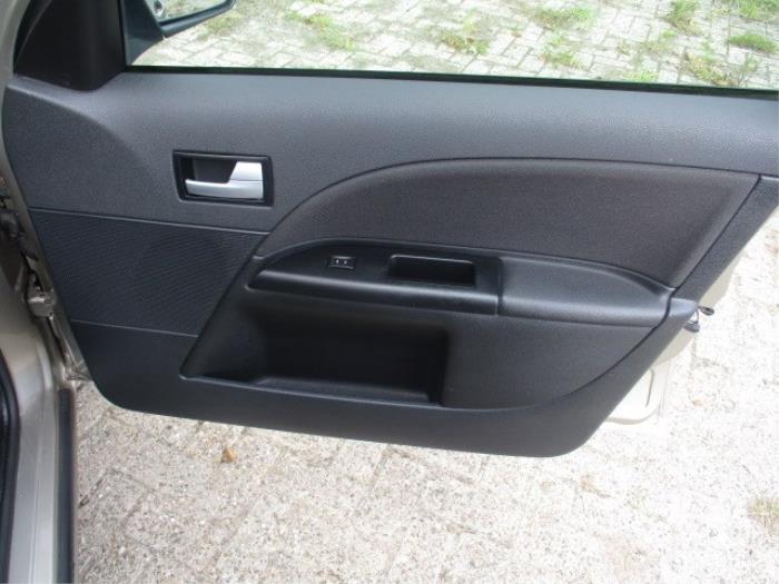 Revêtement portière haut 4portes avant droite d'un Ford Mondeo III Wagon 1.8 16V 2003