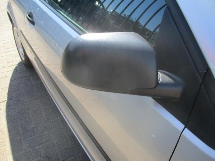 Door 2-door, right from a Volkswagen Polo IV (9N1/2/3) 1.2 12V 2002