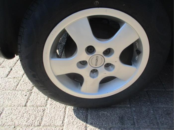 Wheel cover set from a Volkswagen Polo IV (9N1/2/3) 1.2 12V 2002