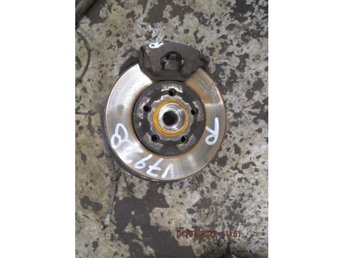Front wheel hub from a Volkswagen Polo IV (9N1/2/3) 1.2 12V 2002
