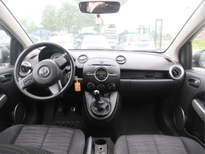 Usados Salpicadero Mazda 2 (DE) 1.4 CDVi 16V Precio € 200,00 Norma de margen ofrecido por Boekholt autodemontage B.V