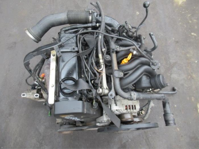 Motor van een Volkswagen Passat Variant (3B5) 1.6 1999