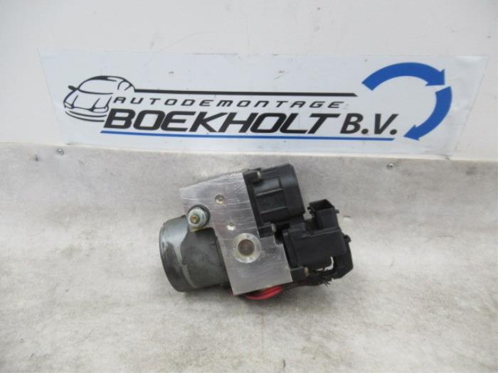 Usagé Pompe ABS Volkswagen Passat Variant (3B5) 1.6 Prix € 60,00 Règlement à la marge proposé par Boekholt autodemontage B.V