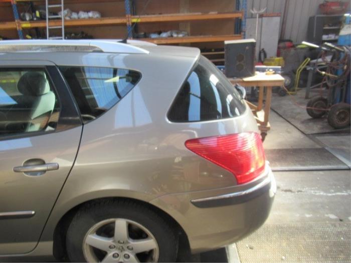 Usados Ventanilla triangular izquierda detrás Peugeot 407 SW (6E) 1.8 16V Precio € 40,00 Norma de margen ofrecido por Boekholt autodemontage B.V