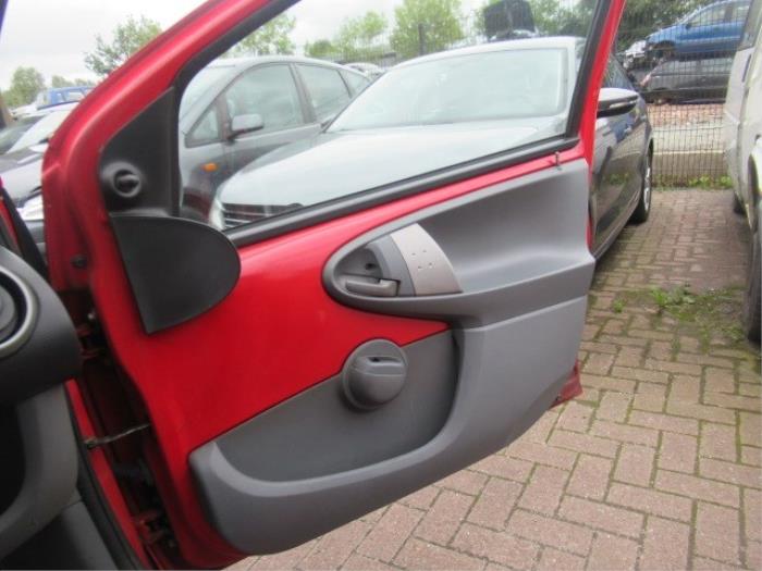 Revêtement portière 4portes avant droite d'un Citroën C1 1.0 12V 2007