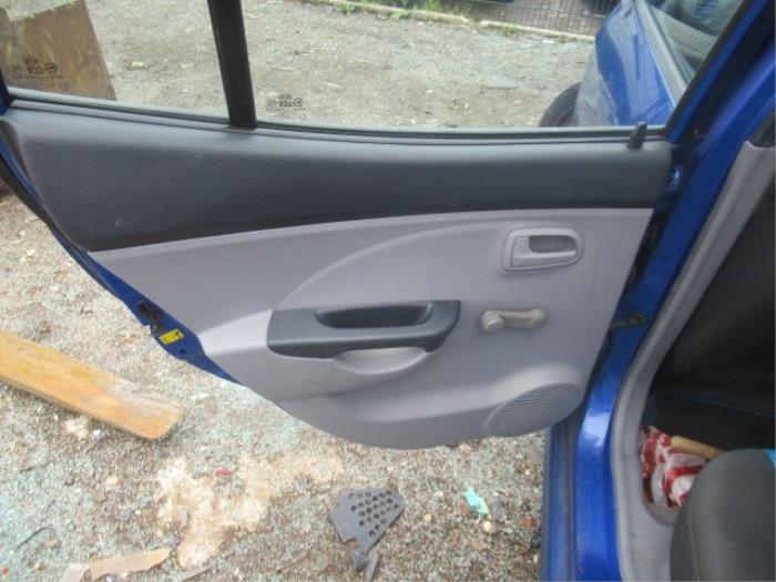 Manivela de ventanilla de un Kia Picanto (BA) 1.0 12V 2005