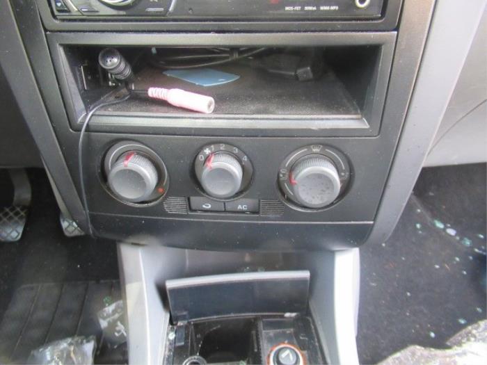 Heizung Bedienpaneel van een Seat Ibiza III (6L1) 1.4 16V 85 2007