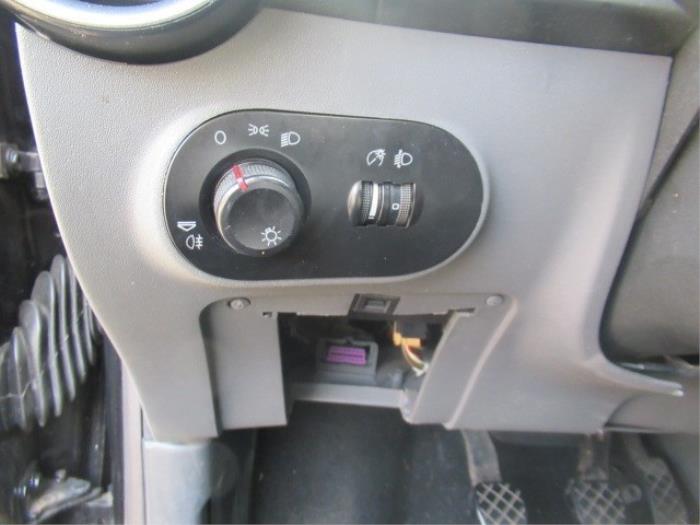 Commutateur lumière d'un Seat Ibiza III (6L1) 1.4 16V 85 2007