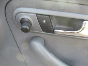 Used Door handle 2-door, left Seat Ibiza III (6L1) 1.4 16V 85 Price € 20,00 Margin scheme offered by Boekholt autodemontage B.V
