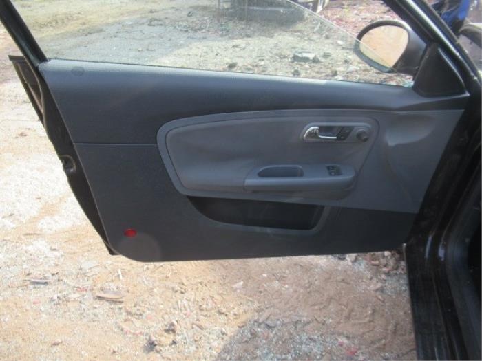 Tapicerka drzwi lewych wersja 2-drzwiowa z Seat Ibiza III (6L1) 1.4 16V 85 2007