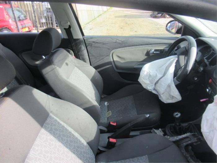 Fotel prawy z Seat Ibiza III (6L1) 1.4 16V 85 2007