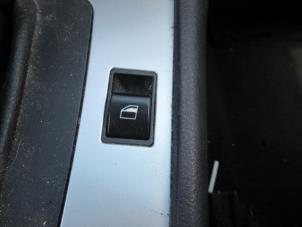 Usados Interruptor de ventanilla eléctrica BMW 3 serie Touring (E46/3) 318i 16V Precio € 15,00 Norma de margen ofrecido por Boekholt autodemontage B.V