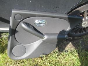 Używane Tapicerka drzwi prawych tylnych wersja 4-drzwiowa MG ZT 2.5 V6 190 Cena € 60,00 Procedura marży oferowane przez Boekholt autodemontage B.V