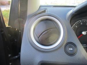 Usados Rejilla de aire de salpicadero Ford Fiesta 5 (JD/JH) 1.4 16V Precio € 20,00 Norma de margen ofrecido por Boekholt autodemontage B.V