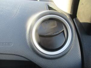 Usados Rejilla de aire de salpicadero Ford Fiesta 5 (JD/JH) 1.4 16V Precio € 20,00 Norma de margen ofrecido por Boekholt autodemontage B.V