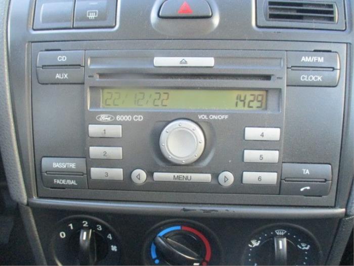 Radio/Lecteur CD d'un Ford Fiesta 5 (JD/JH) 1.4 16V 2006