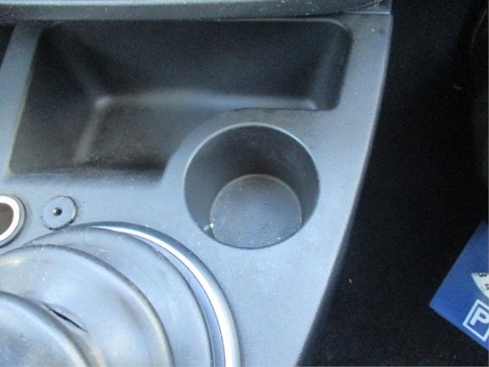 Cup holder from a Ford Fiesta 5 (JD/JH) 1.4 16V 2006