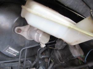 Używane Zbiornik plynu hamulcowego Ford Fiesta 5 (JD/JH) 1.4 16V Cena € 35,00 Procedura marży oferowane przez Boekholt autodemontage B.V