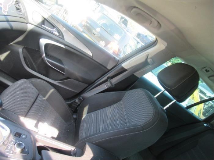 Front door trim 4-door, right from a Opel Insignia Sports Tourer 2.0 CDTI 16V 160 Ecotec 2013