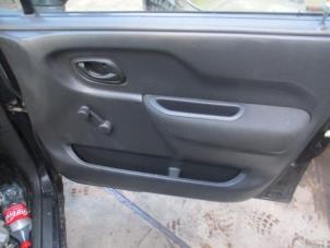 Używane Tapicerka drzwi prawych przednich wersja 4-drzwiowa Opel Agila (A) 1.2 16V Cena € 40,00 Procedura marży oferowane przez Boekholt autodemontage B.V