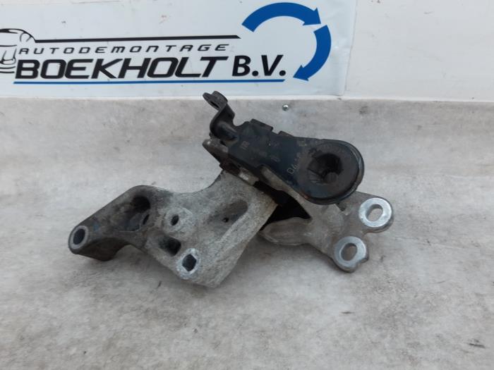 Used Engine mount Opel Vivaro B 1.6 CDTI 90 Price € 35,00 Margin scheme offered by Boekholt autodemontage B.V
