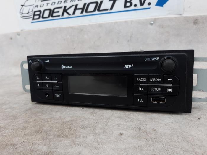 Radio z Vauxhall Vivaro B 1.6 CDTI 90 2015