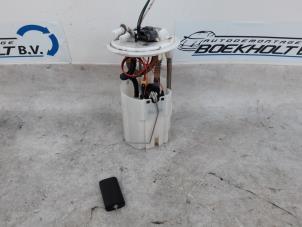 Usados Bomba eléctrica de combustible Opel Vivaro B 1.6 CDTI 90 Precio € 75,00 Norma de margen ofrecido por Boekholt autodemontage B.V