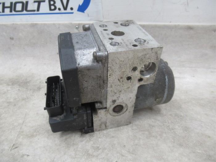 Gebrauchte ABS Pumpe Ssang Yong Rexton 2.9 TD RJ 290 Preis € 79,00 Margenregelung angeboten von Boekholt autodemontage B.V