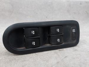 Used Electric window switch Renault Clio III (BR/CR) 1.2 16V 75 Price € 20,00 Margin scheme offered by Boekholt autodemontage B.V