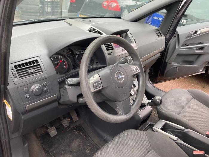 Dashboard Opel Zafira 2.2 16V Direct Ecotec