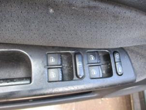 Usados Interruptor de ventanilla eléctrica Volkswagen Passat (3B2) 1.6 Precio € 40,00 Norma de margen ofrecido por Boekholt autodemontage B.V