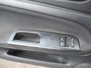 Usados Interruptor de ventanilla eléctrica Volkswagen Passat Variant (3B5) 1.6 Precio € 45,00 Norma de margen ofrecido por Boekholt autodemontage B.V